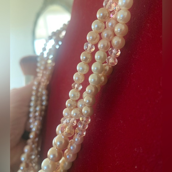 Tri-Strand Pale Pink Pearl necklace - Picture 3 of 7